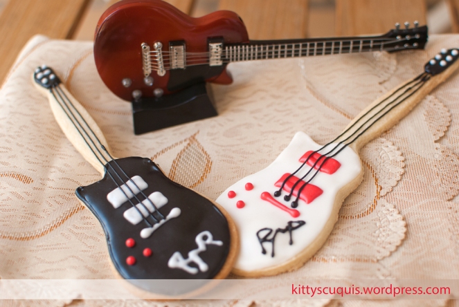 Las galletitas con la mini guitarra eléctrica que nos sirvió como inspiración